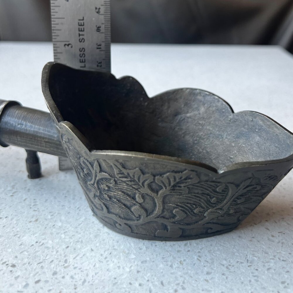 Antique Brass Chinese Silk Iron With Engraved Floral Design & Wooden Handle Fist - Picture 15 of 15